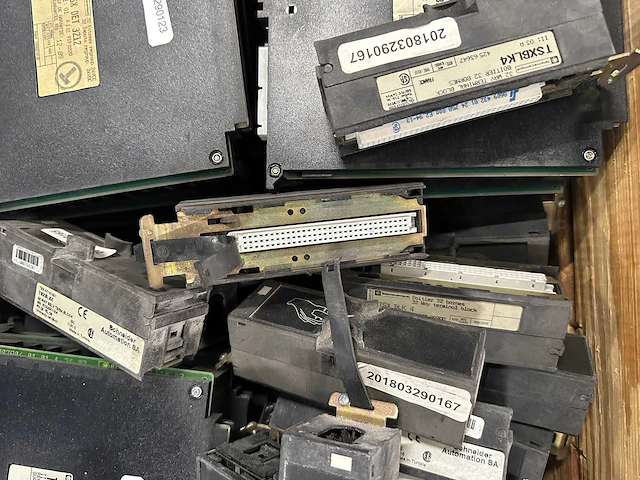 Telemecanique - partij elektronica / automatisering: plc-modules, terminalblokken en bedieningscomponenten - afbeelding 8 van  9
