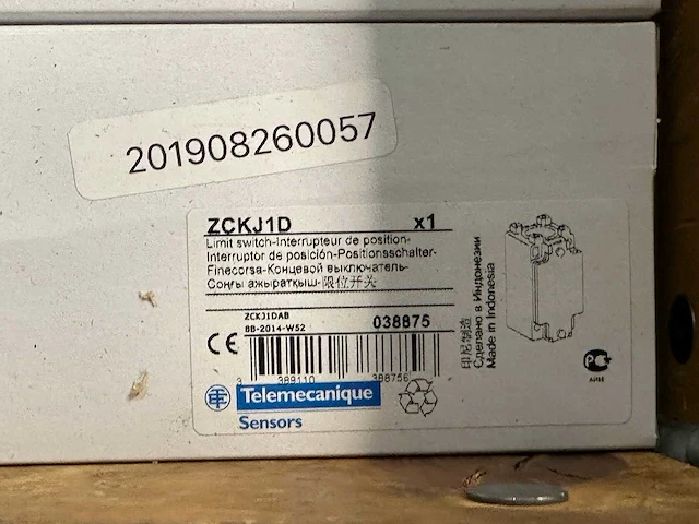 Telemecanique - partij elektronica: sensors & druktransmitters en eindschakelaars - afbeelding 2 van  9