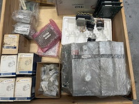 Telemecanique, cognex - partij industriële elektronica & besturingscomponenten - afbeelding 1 van  8