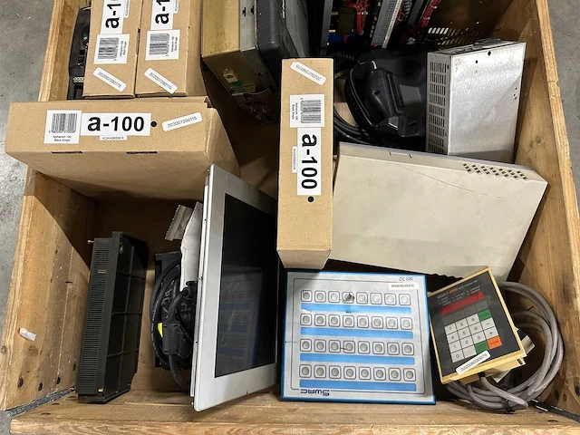 Telemecanique, mitsubishi - partij elektronica & industriële plc-, hmi- en besturingscomponenten - afbeelding 2 van  9