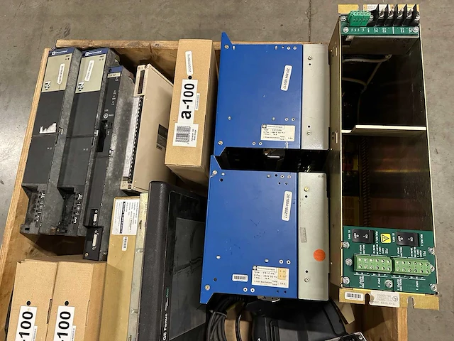 Telemecanique, mitsubishi - partij elektronica & industriële plc-, hmi- en besturingscomponenten - afbeelding 4 van  9