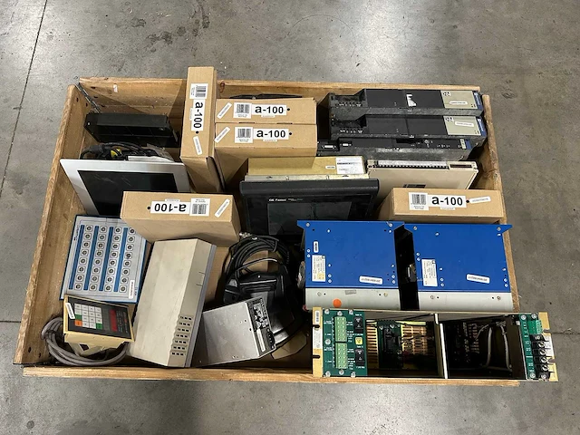 Telemecanique, mitsubishi - partij elektronica & industriële plc-, hmi- en besturingscomponenten - afbeelding 5 van  9