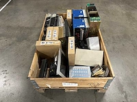 Telemecanique, mitsubishi - partij elektronica & industriële plc-, hmi- en besturingscomponenten