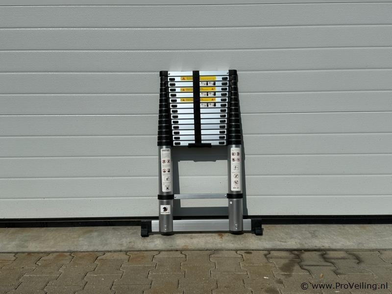 Veiling van diverse gereedschappen, crossmotoren & quads