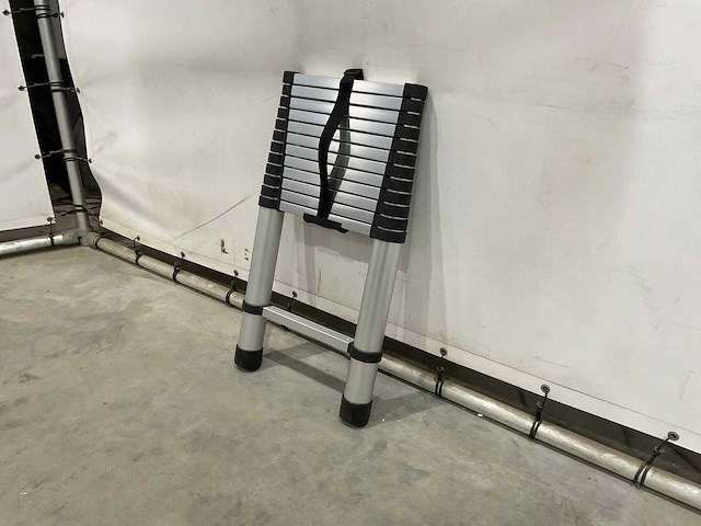 Telescoopladder - afbeelding 1 van  4