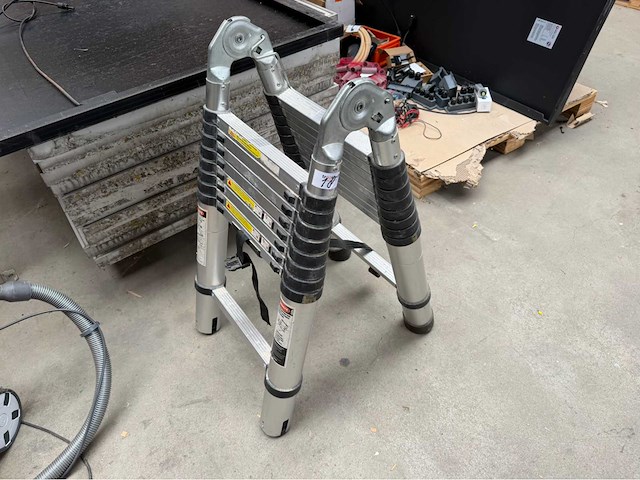 Telescoopladder - afbeelding 1 van  7