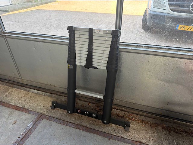 Telescoopladder - afbeelding 1 van  3