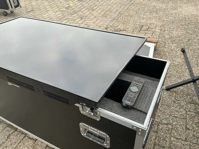Televisie in flightcase - afbeelding 2 van  4