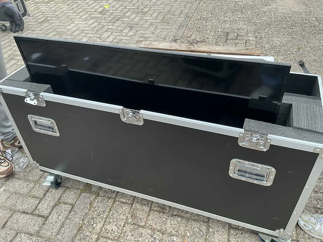 Televisie in flightcase - afbeelding 3 van  4