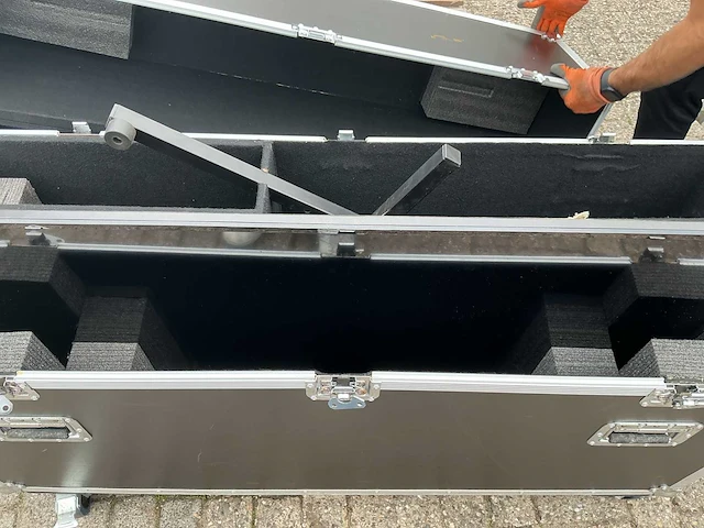 Televisie in flightcase - afbeelding 4 van  4