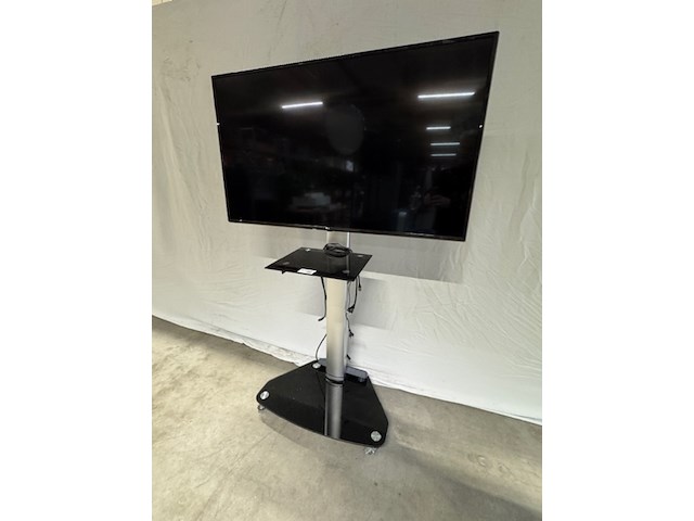 Televisie lg, 55uj630v, op verrijdbare tv-standaard - afbeelding 1 van  7