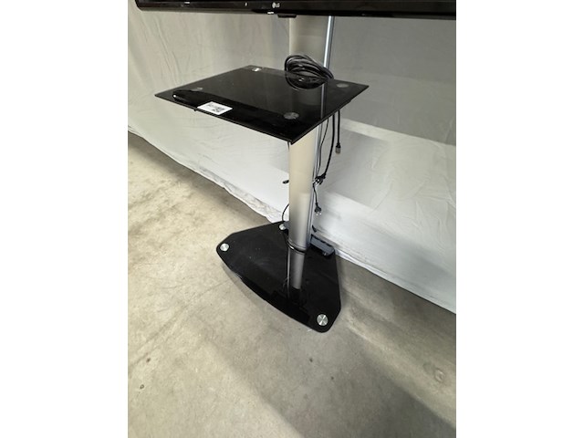 Televisie lg, 55uj630v, op verrijdbare tv-standaard - afbeelding 2 van  7