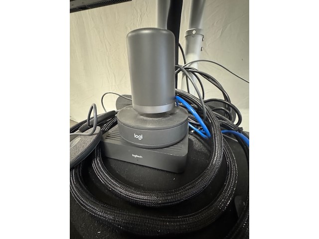 Televisie met conferentiesysteem samsung/logitech, qe65q80aat, op verrijdbare tv-standaard - afbeelding 2 van  13