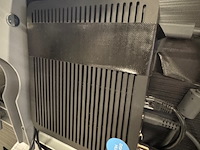 Televisie met conferentiesysteem samsung/logitech, qe65q80aat, op verrijdbare tv-standaard - afbeelding 11 van  13