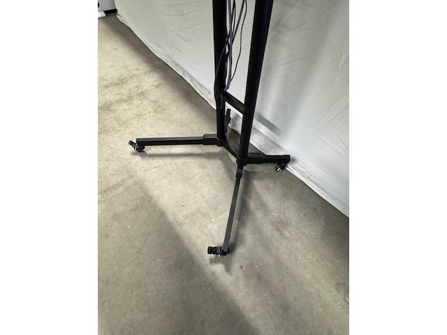 Televisie philips, 48pfk5509/12, zwart, op verrijdbare tv-standaard - afbeelding 2 van  6