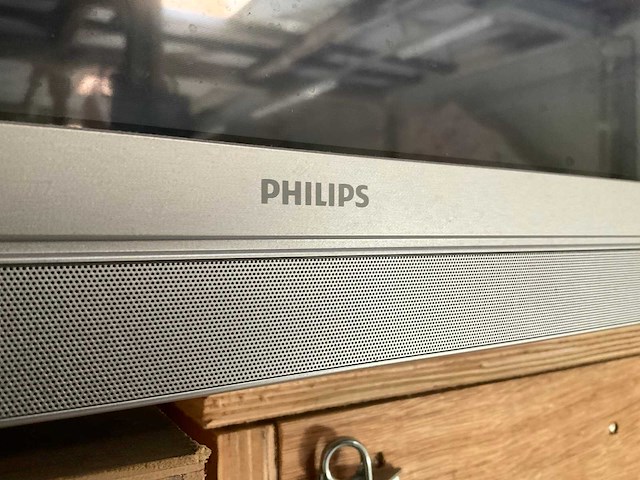 Televisie (philips) opstelling van houten transportkisten - afbeelding 4 van  6
