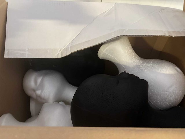 Tempex decoratie hoofd zwart wit (24x) - afbeelding 2 van  3