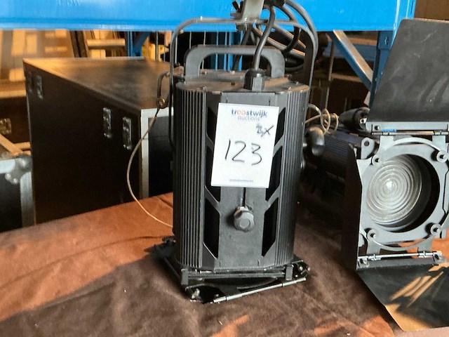 Tempo f650 + spotlight (2x) - afbeelding 4 van  5