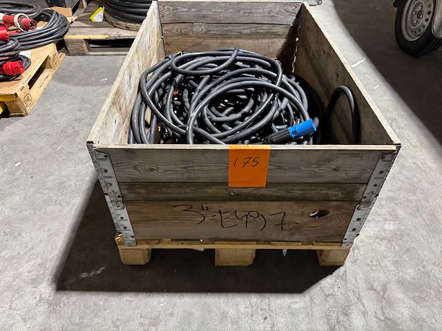 Ten47 - partij powerlock 400a kabels in pallet - afbeelding 2 van  4