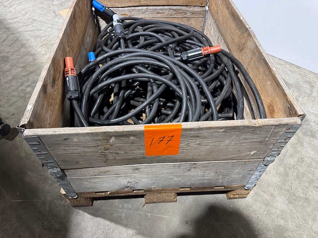 Ten47 - partij powerlock 400a kabels in pallet - afbeelding 2 van  5