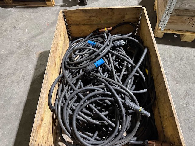 Ten47 - partij powerlock 400a kabels in pallet - afbeelding 2 van  5