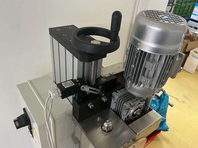 Tenco avvita trice semiautomatica schroefdop machine wijn-fris-bier - afbeelding 2 van  13