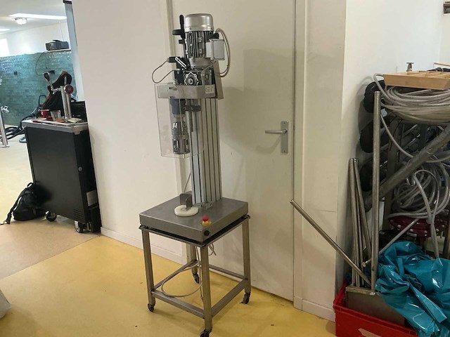 Tenco avvita trice semiautomatica schroefdop machine wijn-fris-bier - afbeelding 1 van  13