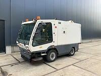 Tennant - 2009 - 80 - straatveegmachine - afbeelding 1 van  20