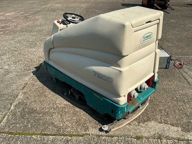 Tennant - 7200 - zelfrijdende schrobmachine - afbeelding 3 van  27
