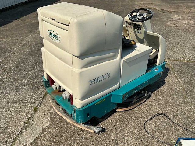 Tennant - 7200 - zelfrijdende schrobmachine - afbeelding 5 van  27