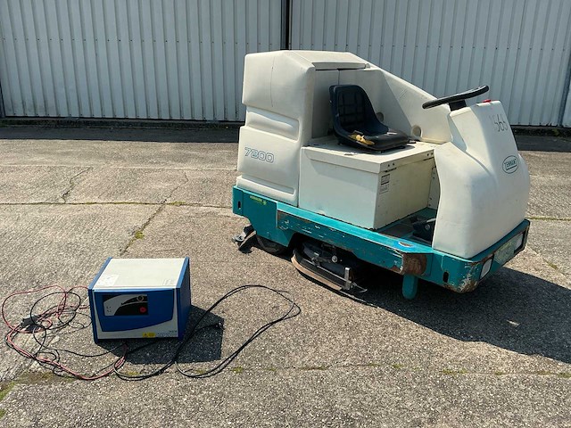 Tennant - 7200 - zelfrijdende schrobmachine - afbeelding 1 van  27