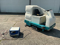 Tennant - 7200 - zelfrijdende schrobmachine - afbeelding 1 van  27