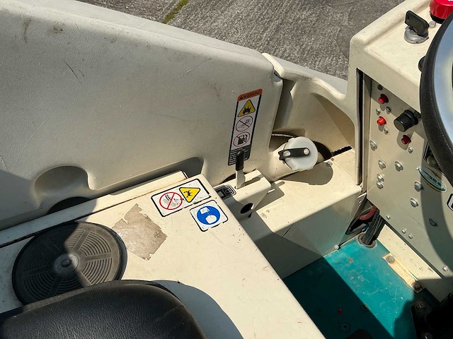 Tennant - 7200 - zelfrijdende schrobmachine - afbeelding 14 van  27