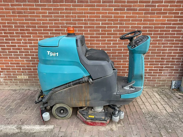 Tennant - t581 - opzit schrob-zuigmachine - afbeelding 1 van  5