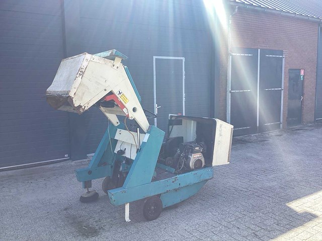 Tennant 215 d zelfrijdende veegmachine - afbeelding 6 van  17