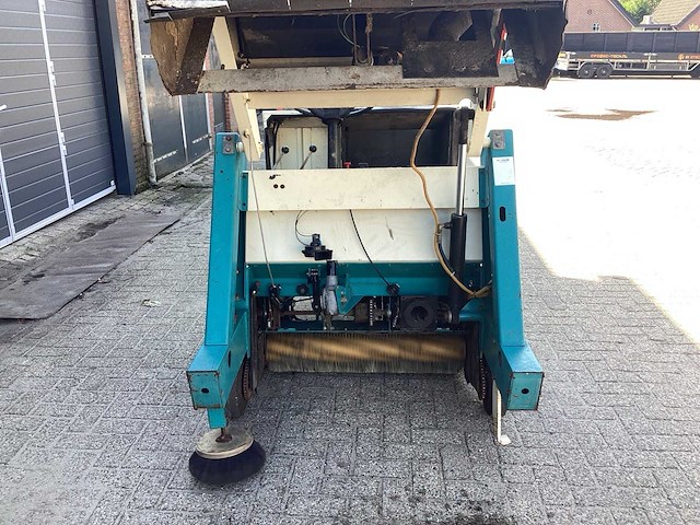 Tennant 215 d zelfrijdende veegmachine - afbeelding 7 van  17