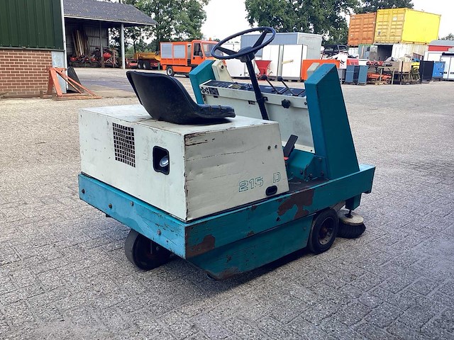 Tennant 215 d zelfrijdende veegmachine - afbeelding 11 van  17