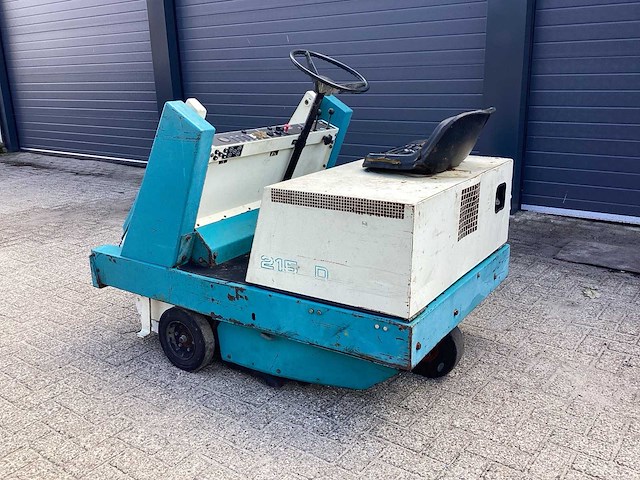 Tennant 215 d zelfrijdende veegmachine - afbeelding 12 van  17