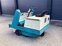 Tennant 215 d zelfrijdende veegmachine - afbeelding 12 van  17