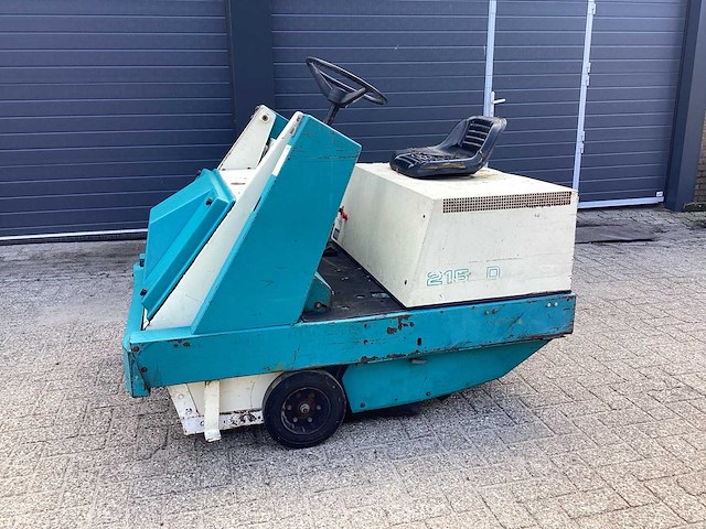 Tennant 215 d zelfrijdende veegmachine - afbeelding 13 van  17