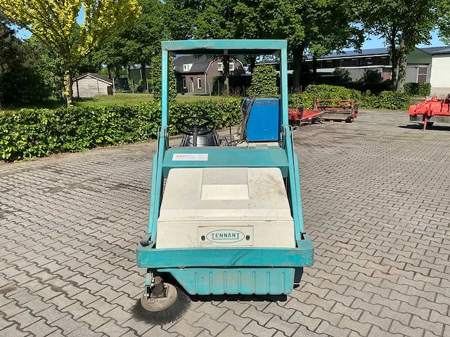 Tennant 235e zelfrijdende veegmachine - afbeelding 2 van  5
