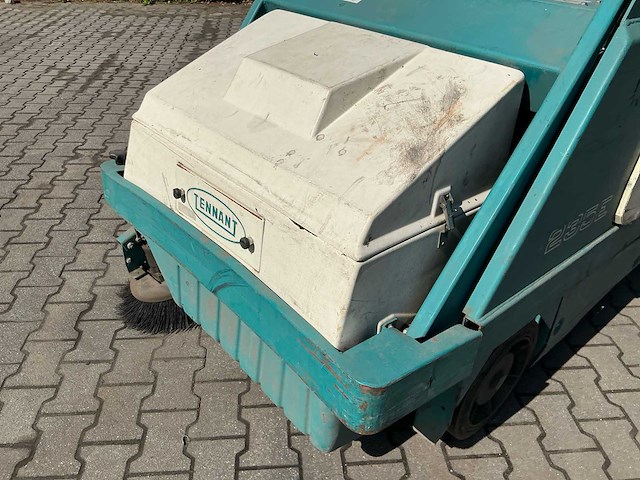 Tennant 235e zelfrijdende veegmachine - afbeelding 4 van  5
