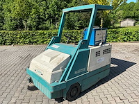 Tennant 235e zelfrijdende veegmachine - afbeelding 1 van  9