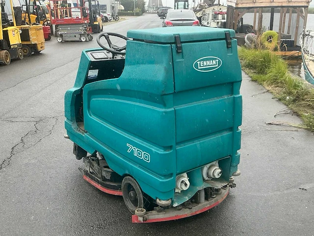 Tennant 7100 schrobm veeg-/schrobmachine - afbeelding 6 van  11