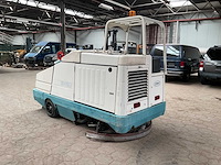 Tennant 8410 zelfrijdende veegmachine - afbeelding 9 van  12