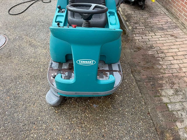 Tennant s12 elektrische zitveegmachine - afbeelding 1 van  6
