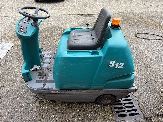 Tennant s12 elektrische zitveegmachine - afbeelding 2 van  6