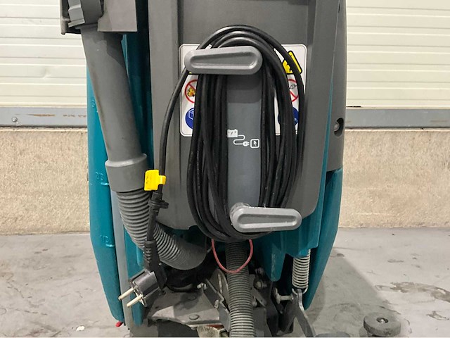 Tennant t300 zelfrijdende schob-zuigmachine - afbeelding 8 van  9
