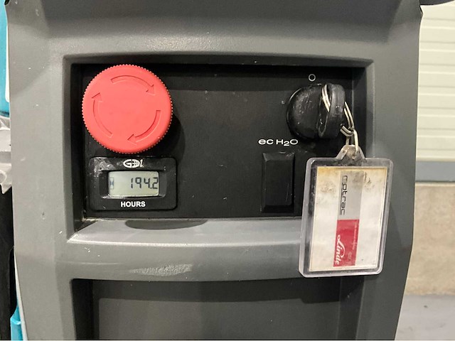 Tennant t300 zelfrijdende schob-zuigmachine - afbeelding 9 van  9