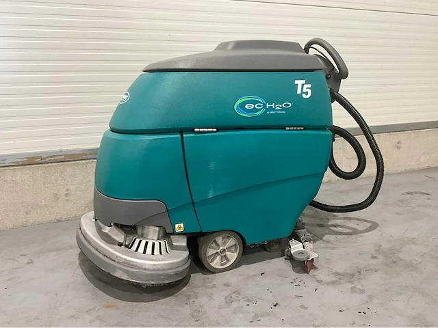 Tennant t5 zelfrijdende schrobmachine - afbeelding 1 van  10